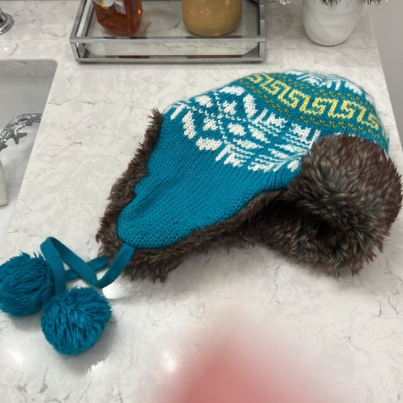 Winter hat - Picture 2 of 2